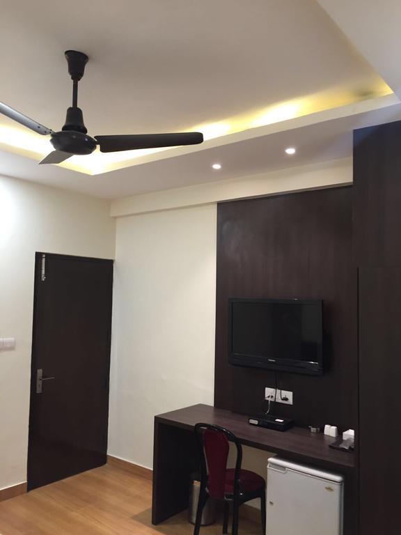 Pamposh Guest House Gk II Market Új-Delhi Kültér fotó